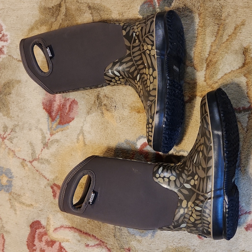 Bogs Brown and Black Winter Boots